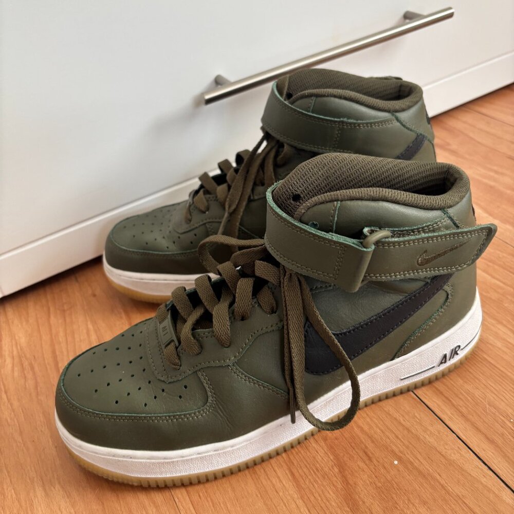 Women's Nike Air Force 1 High Top Sneakers | Size 8.5 - Picture 4 of 8